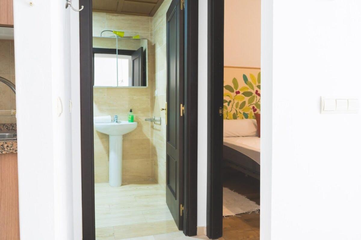 Centrico Apartamento En Calle Carreteria - Málaga Kültér fotó