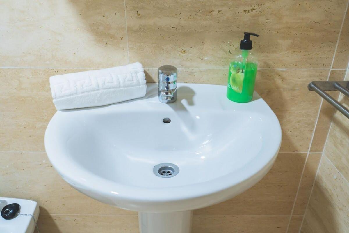Centrico Apartamento En Calle Carreteria - Málaga Kültér fotó